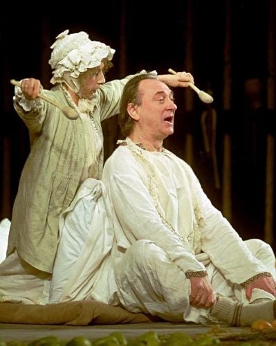 Лія Ахеджакова