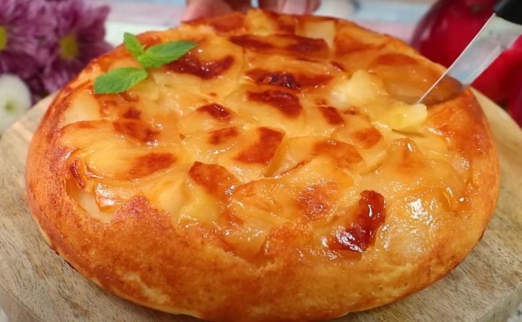 Яблучний пиріг на сковороді. Тісто готове за 5 хвилин: швидкий рецепт