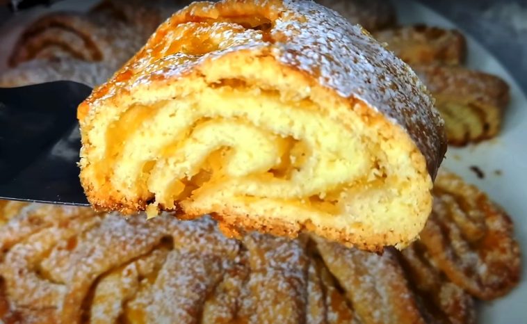 Смачний яблучний пиріг. Економний та швидкий рецепт