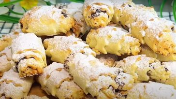 Ніжні рогалики з начинкою «Баунті». Ідеально до чаю чи кави