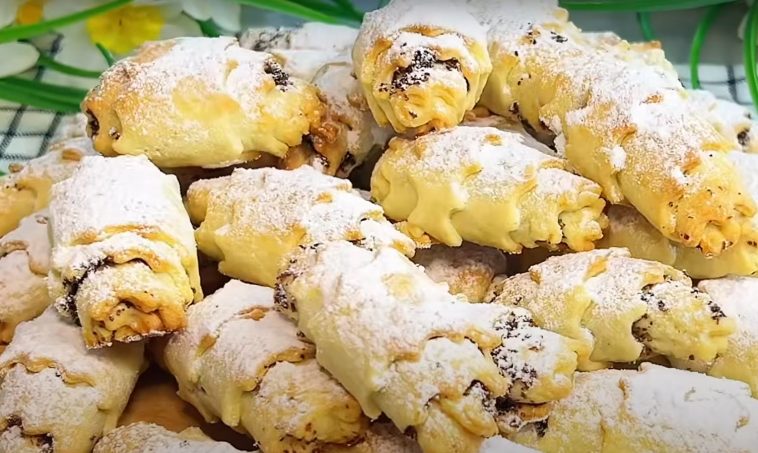 Ніжні рогалики з начинкою «Баунті». Ідеально до чаю чи кави