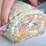 Новорічний шедевр із простих продуктів. Новий святковий рецепт печінкового рулету