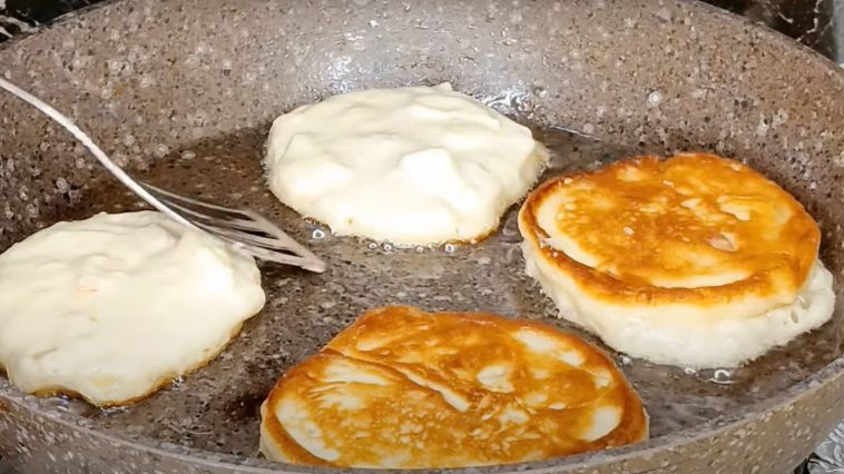 Швидкі пишні оладки з яблуками. Смачний сніданок для всієї родини за 10 хвилин