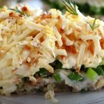 Замість набридлої “Мімози” готуємо новий святковий салат із незвичайним смаком на Новорічний стіл