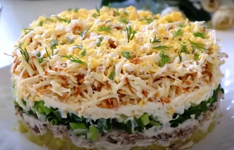 Замість обридлої “Мімози”. Новий салат із незвичайним смаком на Новорічний стіл