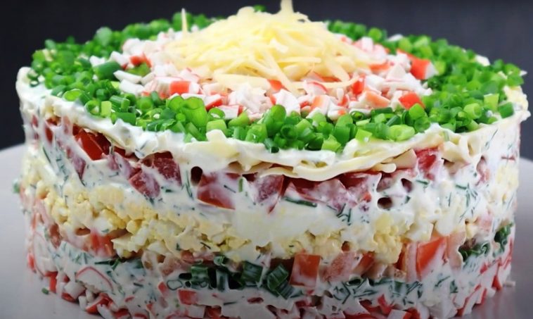 Новий салат з крабовими паличками. Незвичайне поєднання та свіжий смак