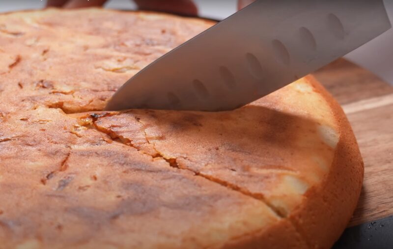 Ароматний, м'який та смачний. Заливний пиріг з капустою на сковороді