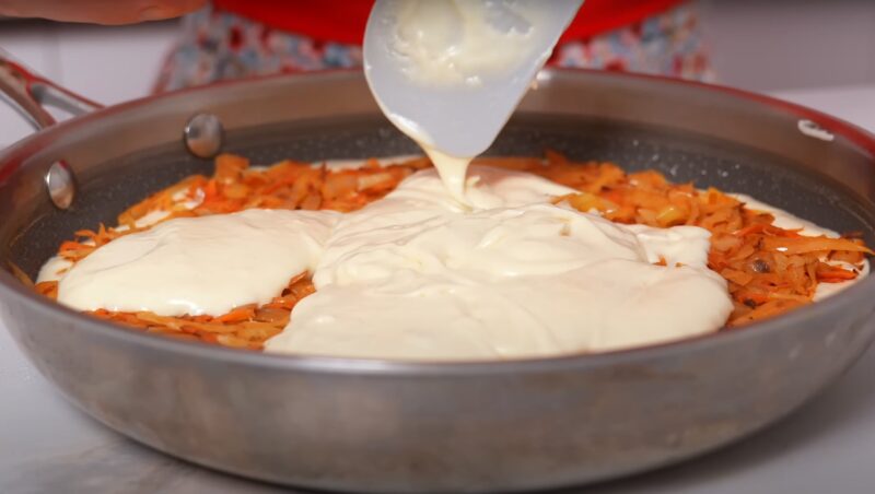 Ароматний, м'який та смачний. Заливний пиріг з капустою на сковороді