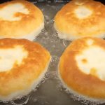 Біляші на кефірі. Рецепт за 15 хвилин: з'їдаються в одну мить