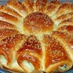 М'які та пишні пиріжки з сирною начинкою: мама навчила готувати - і торта не треба