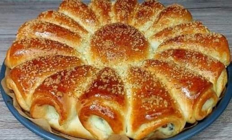 М'які та пишні пиріжки з сирною начинкою: мама навчила готувати - і торта не треба