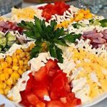Яскравий салат “Калейдоскоп” по-новому. Так смачно, що і не хочеш зупинятися: ні в кого такого рецепта ще не було