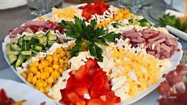 Яскравий салат “Калейдоскоп” по-новому. Так смачно, що і не хочеш зупинятися: ні в кого такого рецепта ще не було