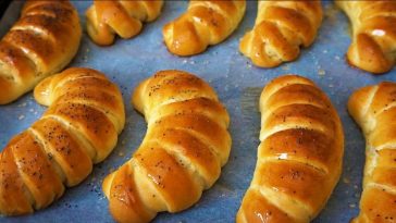 Пісні рогалики з повидлом без яєць - секрет королівської випічки