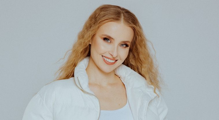 Зірка "Кріпосної" Анна Сагайдачна вперше показала батько своєї новонародженої доньки