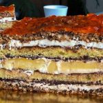 Пляцок "Кора дуба": розкішний та красивий десерт для святкового столу!