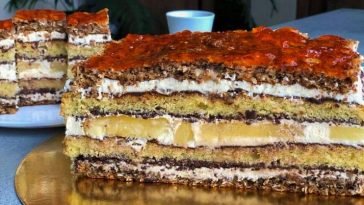 Пляцок "Кора дуба": розкішний та красивий десерт для святкового столу!