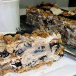 Торт без випічки з чорносливом та горіхами - вишуканий десерт за 20 хвилин, який захочеться готувати знову і знову!