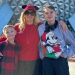 Співачка Ірина Федишин у мініспідничці показала, як з синами розважається у США