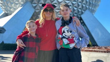 Співачка Ірина Федишин у мініспідничці показала, як з синами розважається у США