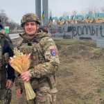 "Хіба тут до свят?": ведучий "Світу навиворіт" Комаров показав, як з військовими зустрів Різдво у Покровську