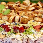 Найкращий салат на будь-яке свято! Він піде першим на святковому столі! Салат «Курочка під кайфом»