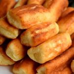 Ніжні сирні брусочки: смакота, яка зникає за лічені хвилини