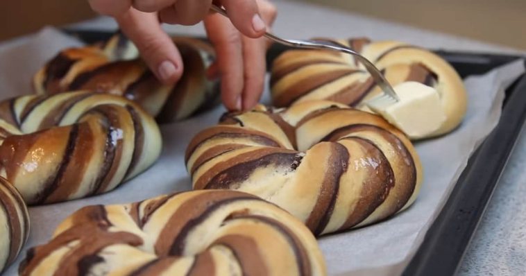 Прості та дуже красиві шоколадні булочки до чаю