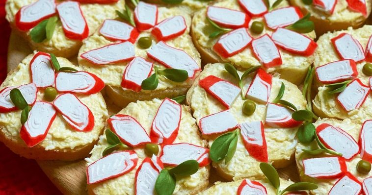 Канапки "Крабові квіти": улюблений рецепт, придуманий випадково!