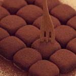 Шоколадні трюфелі за 5 хвилин всього з 2-х інгредієнтів, і жодного клопоту з духовкою