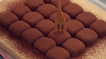 Шоколадні трюфелі за 5 хвилин всього з 2-х інгредієнтів, і жодного клопоту з духовкою