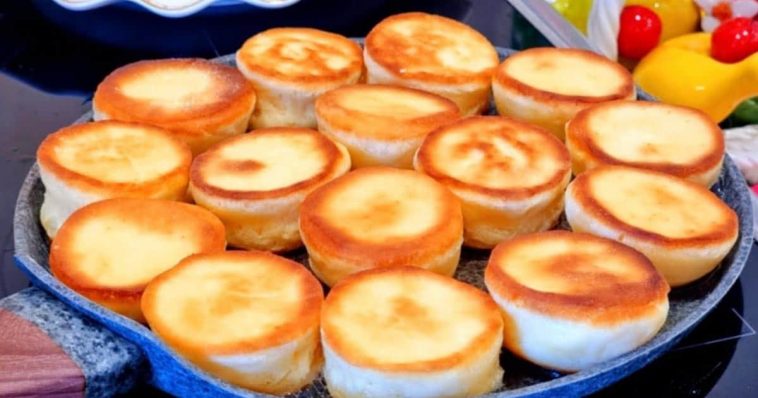 Смачні та пишні сметанні оладки! Сніданок за 5 хв