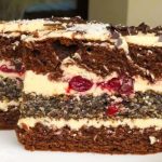 Королівський шоколадний пляцок з вишнями та маком – найсмачніший десерт до свята