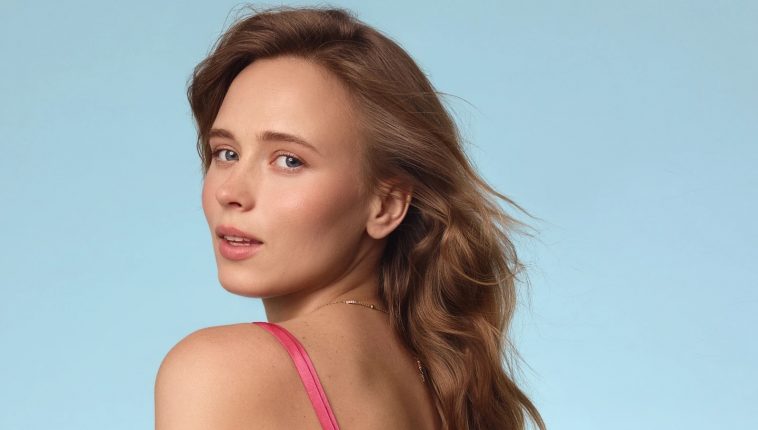 "Особлива зима": Анна Кошмал показалася з великим животиком на останніх місяцях вагітності