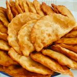 Улюблений рецепт моєї родини. Чебуреки з тіста на воді. Дуже смачні, з хрусткою скоринкою