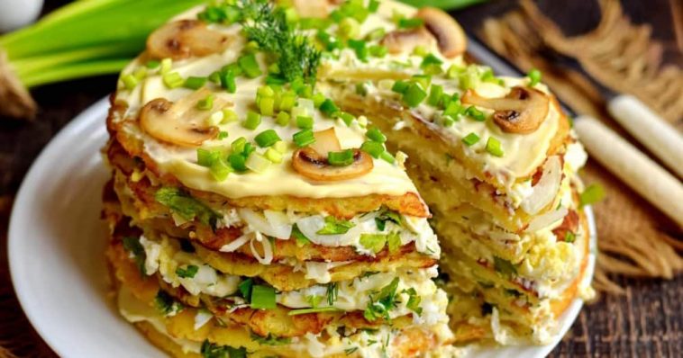 картопляний торт з начинкою! Я об’їдаюсь ним! Це дуже смачно.