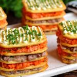 Закусочні міні-тортики з крекерів з найбюджетніших продуктів - гідна заміна бутербродам