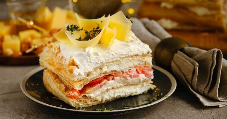 Закусочний Наполеон із сиром та помідорами: Рецепт ідеального торта-салату