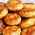 Звичайні котлети не готую, використовую інший рецепт. Знайшла спосіб, як можна зробити фарш смачнішим