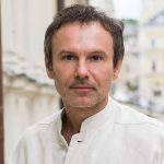 Святослав Вакарчук зворушив кадром з мамою та поділився останнім проханням покійного батька