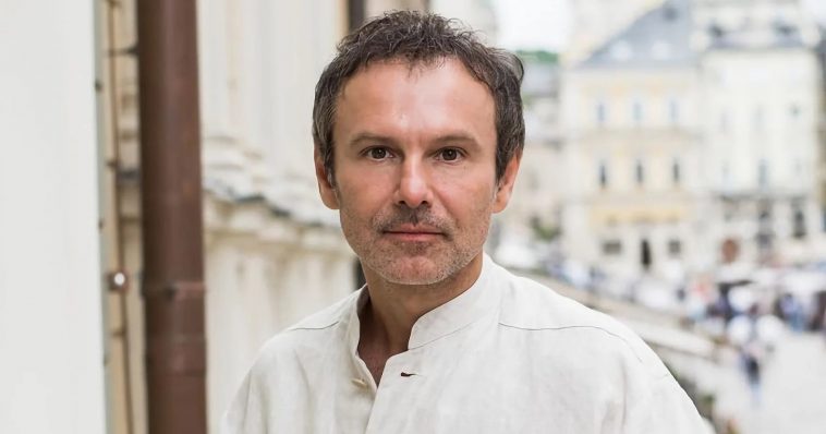 Святослав Вакарчук зворушив кадром з мамою та поділився останнім проханням покійного батька