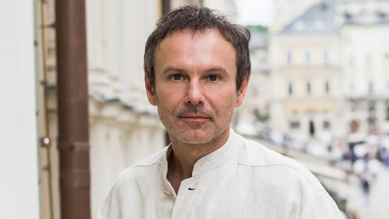 Святослав Вакарчук зворушив кадром з мамою та поділився останнім проханням покійного батька