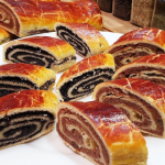 Завиванці зі здобною горіховою або маковою начинкою - найсмачніший угорський пиріг