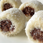 Домашнє печиво з кокосовою стружкою, згущеним молоком і какао - рецепт без випічки, з 3 інгредієнтів, готове за 10 хвилин