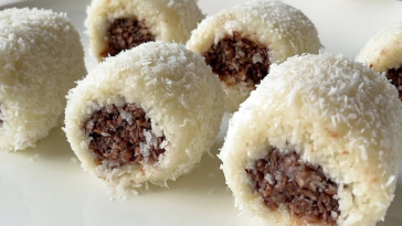 Домашнє печиво з кокосовою стружкою, згущеним молоком і какао - рецепт без випічки, з 3 інгредієнтів, готове за 10 хвилин