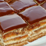 Святковий пиріг з горіхами та варенням – легко приготувати домашній пиріг із простих підручних інгредієнтів