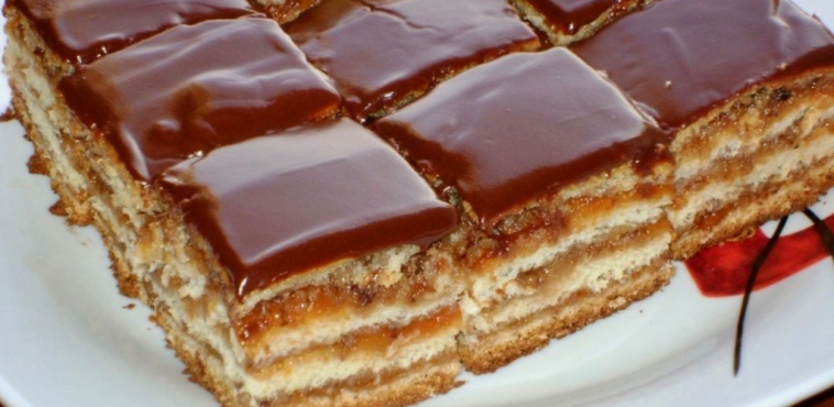 Святковий пиріг з горіхами та варенням – легко приготувати домашній пиріг із простих підручних інгредієнтів