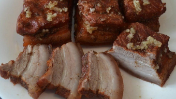 Бекон в лушпинні – маринований бекон, особливо м’який і смачний