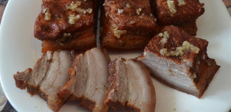 Бекон в лушпинні – маринований бекон, особливо м’який і смачний