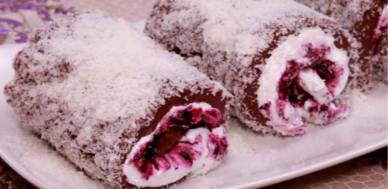 Султанський рулет зі збитими вершками та малиною. Ваші рідні проситимуть його не раз!